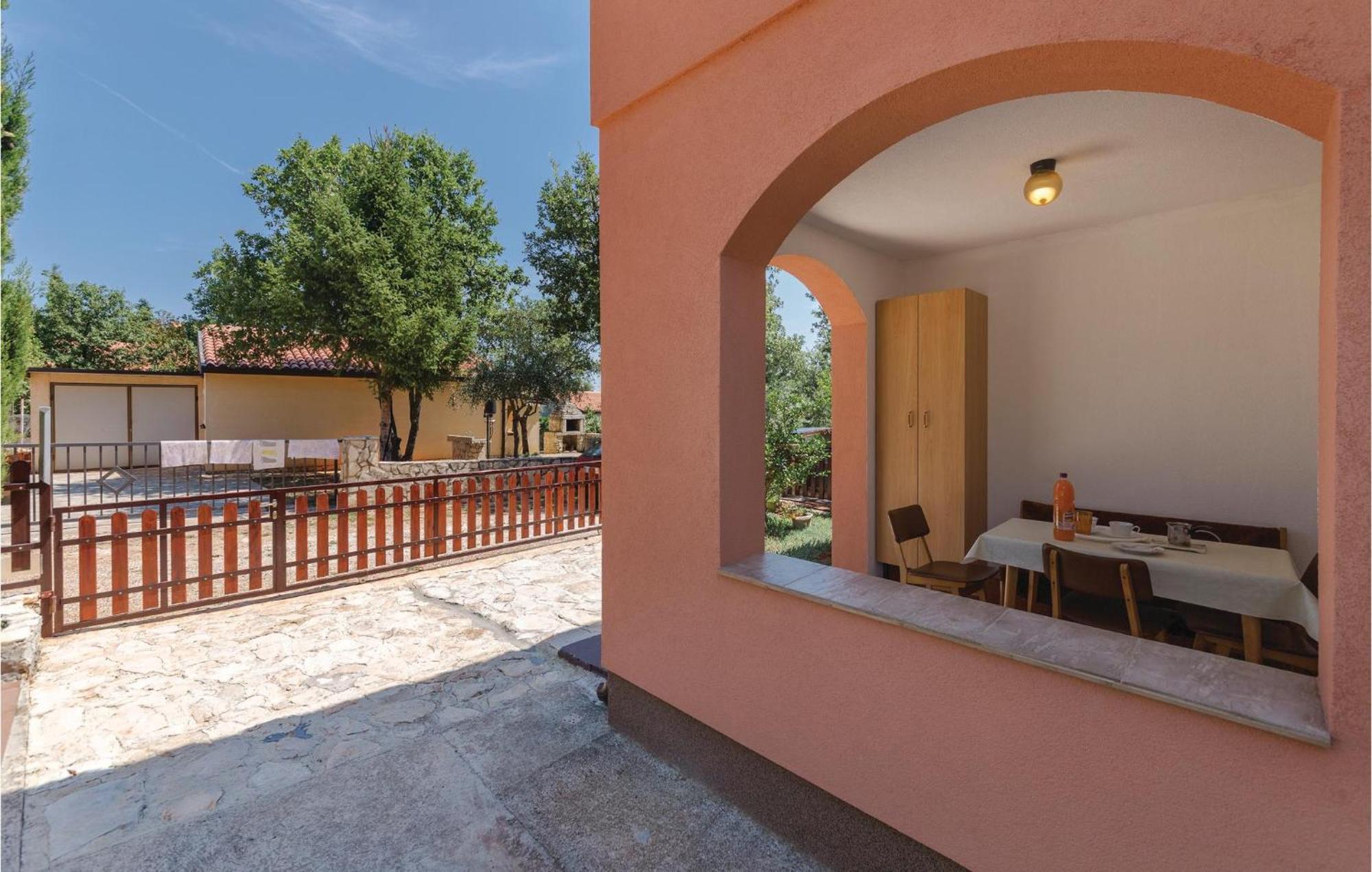 Amazing Apartment In Pavicini With Kitchen Exterior foto